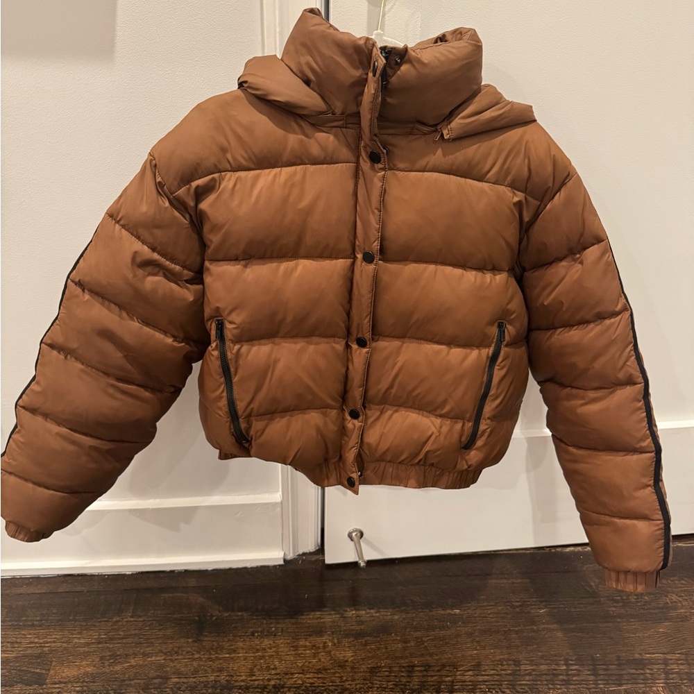 ALO Yoga Brown Quilted Puffer Jacket with Stand-Up Collar
